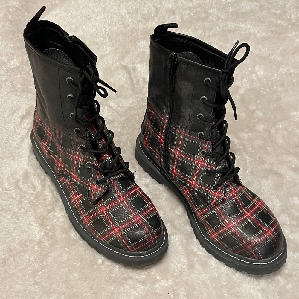 Wild Pair leather red plaid moto/combat boot, size 9, excellent condition